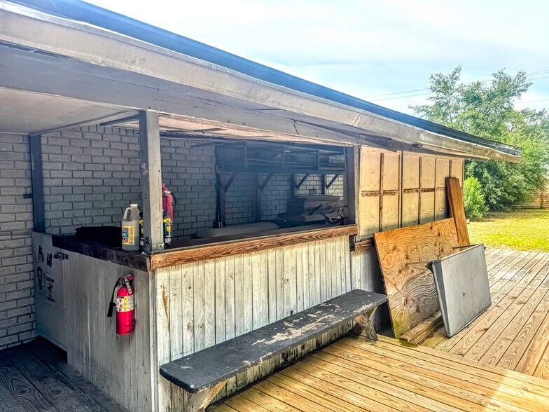 More Photos Of 3480 Barrancas Ave, Pensacola Freestanding For Lease