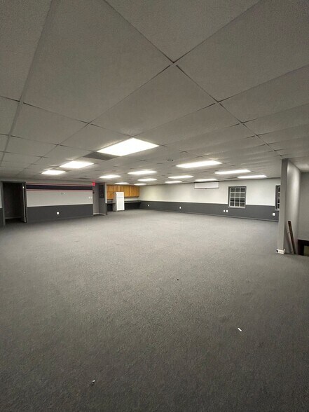 More Photos Of 24 Enterprise Ct, Fredericksburg Warehouse For Lease
