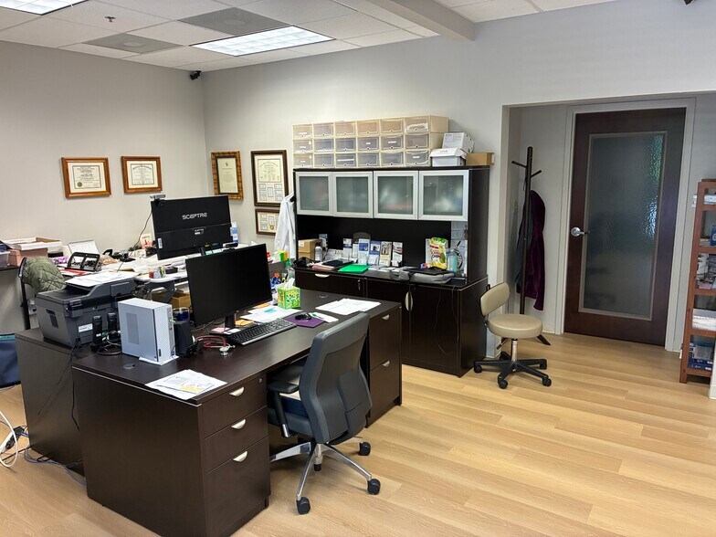 More Photos Of 10475 Medlock Bridge Rd, Johns Creek Medical For Sale