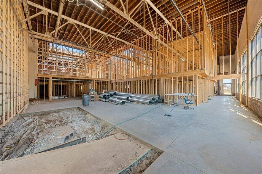 More Photos Of 1349 Adams St, Bowling Green Distribution For Sale