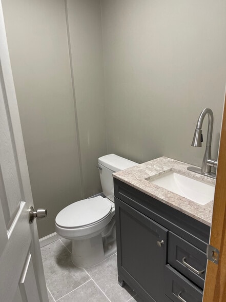 More Photos Of 130 Lenox Ave, Stamford Warehouse For Sale