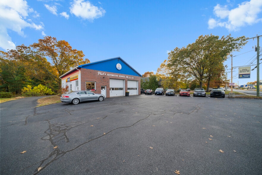 More Photos Of 457 Spring St, Windsor Locks Auto Repair For Sale