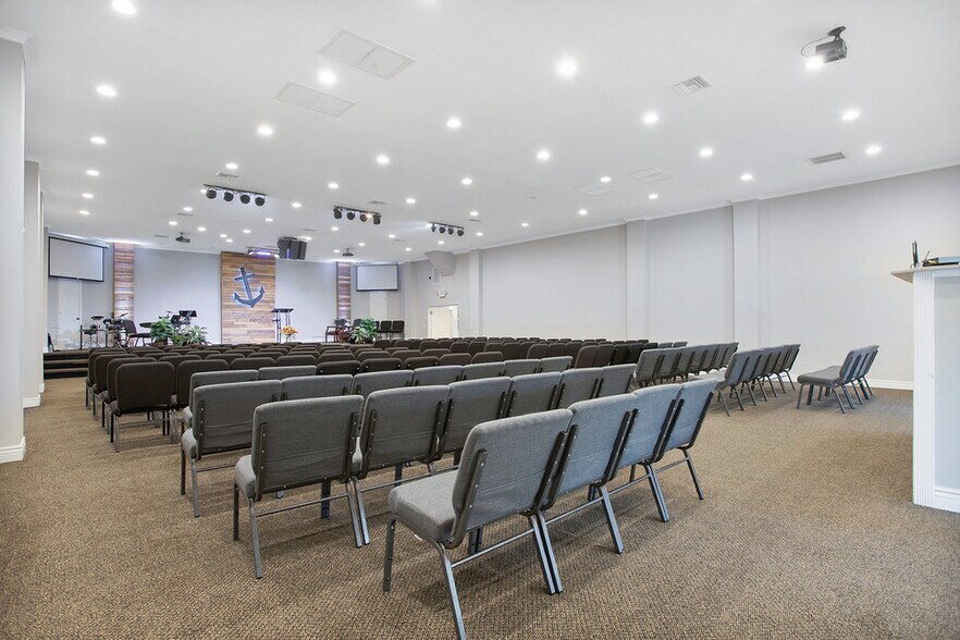 More Photos Of 37143 Clinton Ave, Dade City Light Distribution For Sale