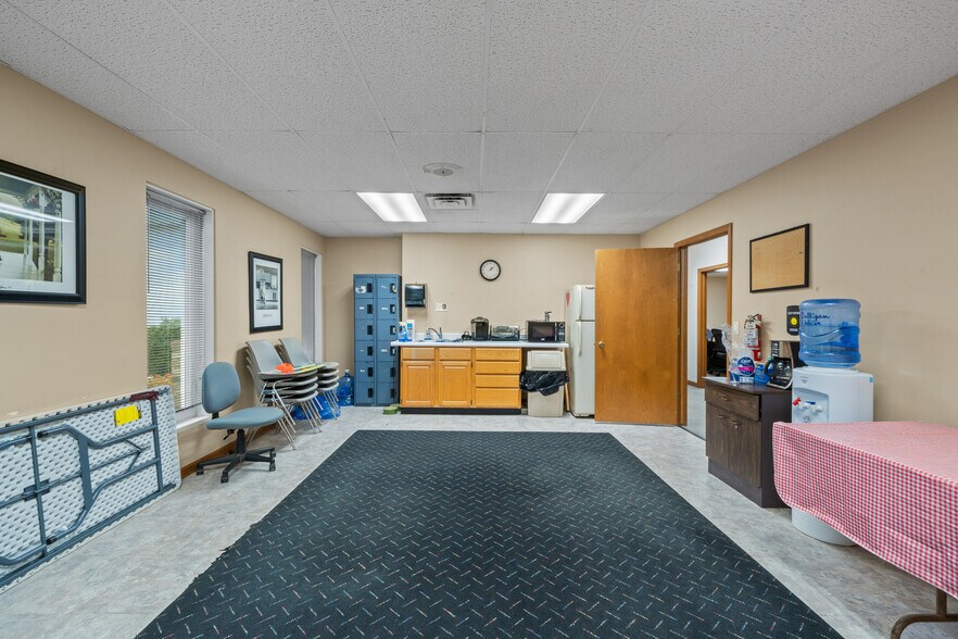 More Photos Of 130 Elizabeth Ln, Genoa City Industrial For Lease