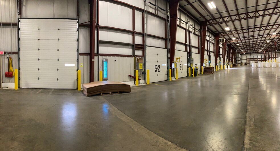 More Photos Of 3605 Concord, Weston Industrial For Lease