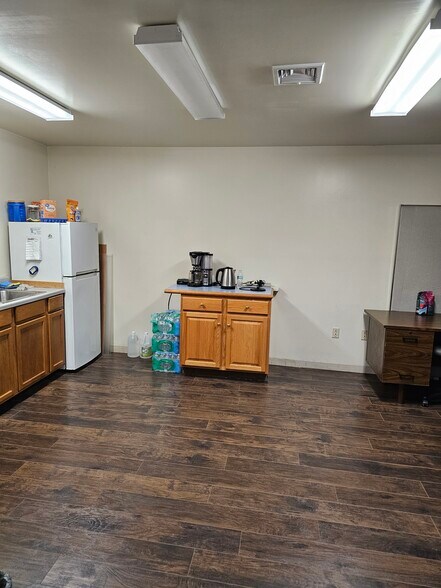 More Photos Of 3676 Crescent Ct E, Whitehall Warehouse For Lease