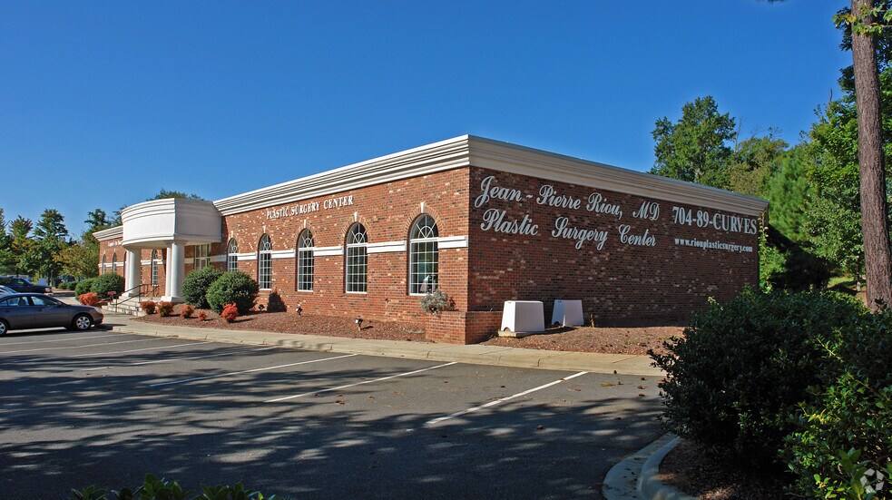 Primary Photo Of 19615 Liverpool Pky, Cornelius Medical For Lease