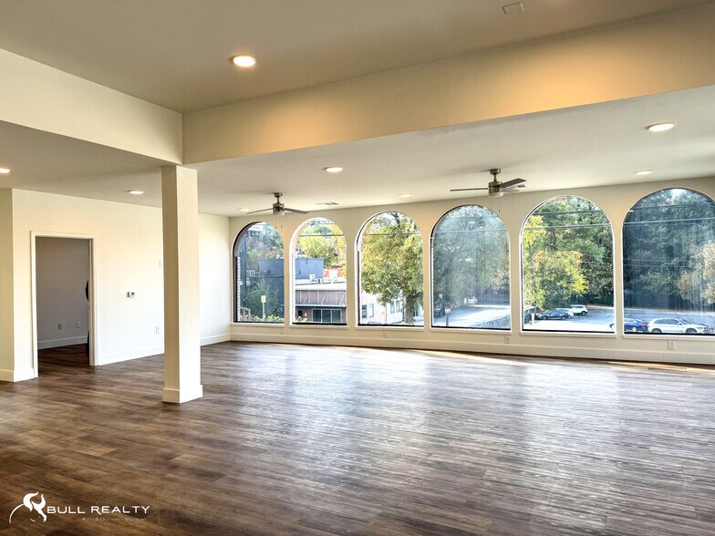 More Photos Of 1927 Piedmont Cir NE, Atlanta Storefront Retail Office For Lease