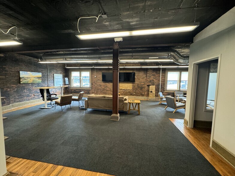 More Photos Of 21 S Front St, Wilmington Office For Lease