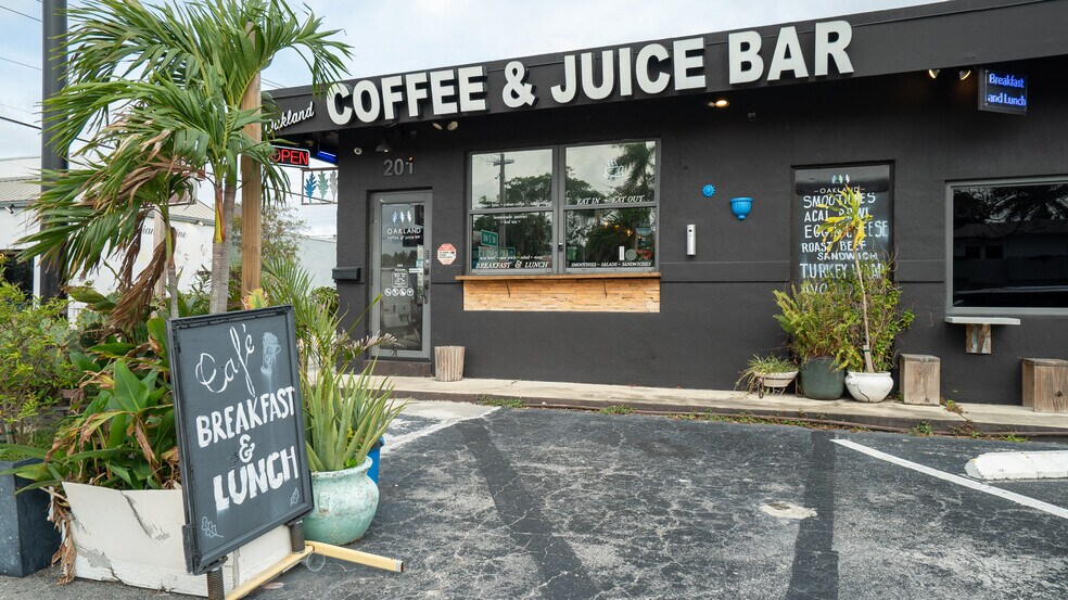 More Photos Of 201-205 NE 31st St, Oakland Park Restaurant For Lease
