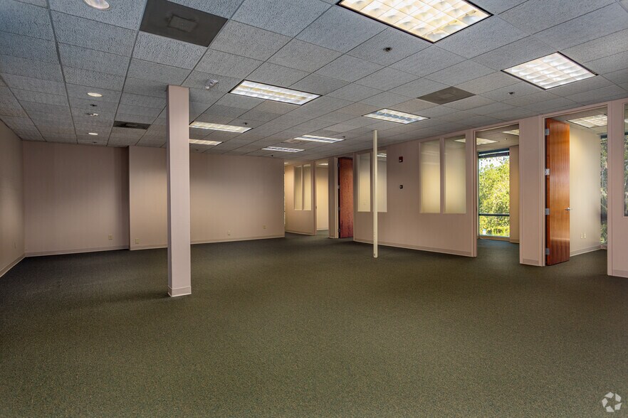 More Photos Of 4210 Metro Pky, Fort Myers Office For Lease