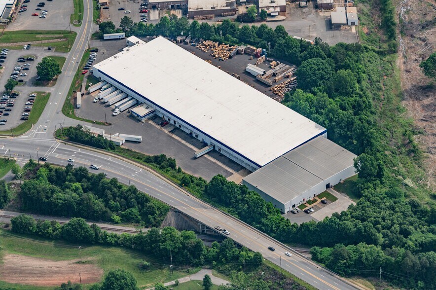 More Photos Of 1224 Isley Dr, Gastonia Manufacturing For Lease