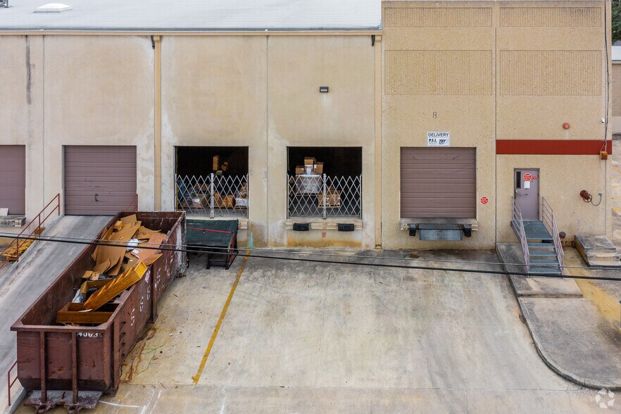 More Photos Of 3005-3031 Interstate Dr, San Antonio Unknown For Lease