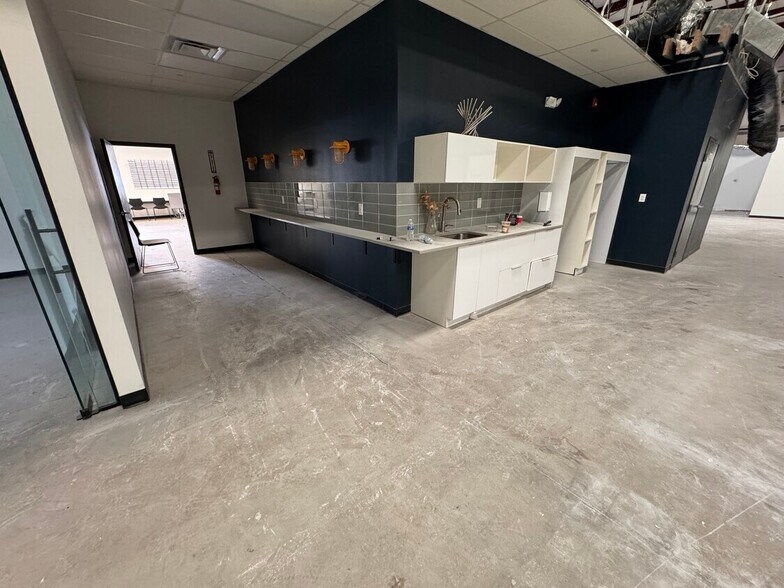 More Photos Of 511 Black Horse Pike, Turnersville Warehouse For Lease