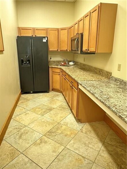 More Photos Of 10431 Perry Hwy, Wexford Office For Sale