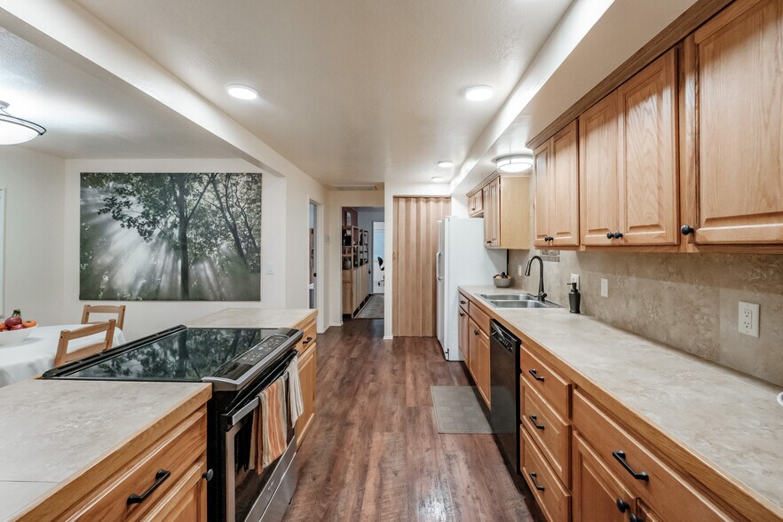 More Photos Of 909 Curry Rd, Roseburg Specialty For Sale
