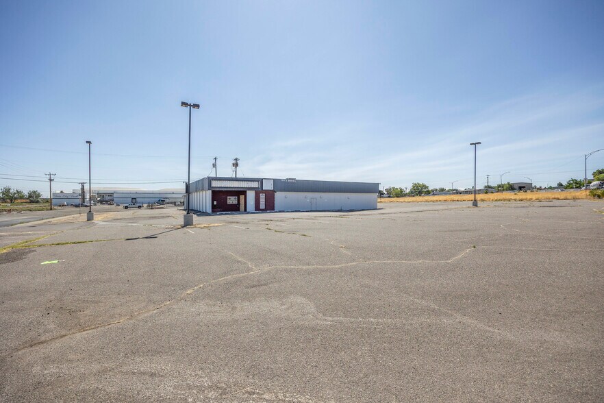 More Photos Of 101 S Gum St, Kennewick Sports And Entertainment For Sale