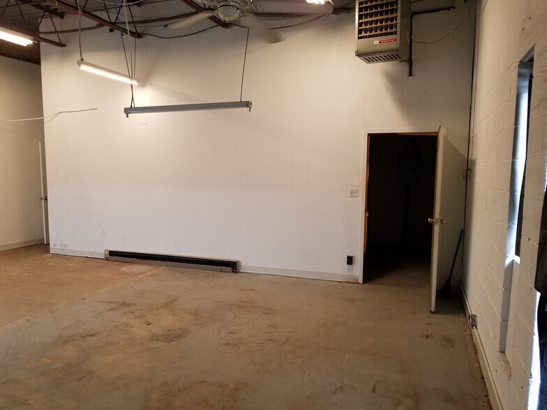 More Photos Of 700 Ritchie Rd, Capitol Heights Light Manufacturing For Lease