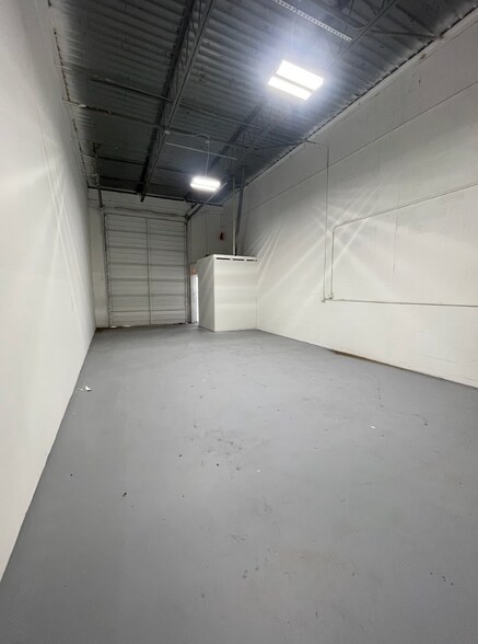 More Photos Of 7641 Hooper Rd, West Palm Beach Warehouse For Lease