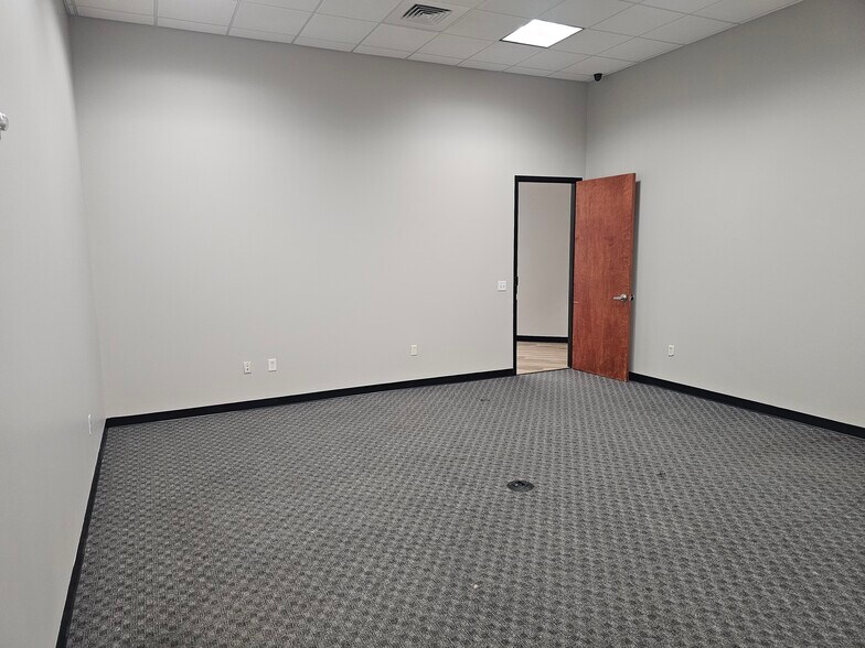 More Photos Of 10610 Metromont Pky, Charlotte Office For Lease