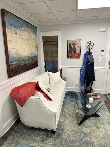 More Photos Of 1072 Laskin Rd, Virginia Beach Office For Sale