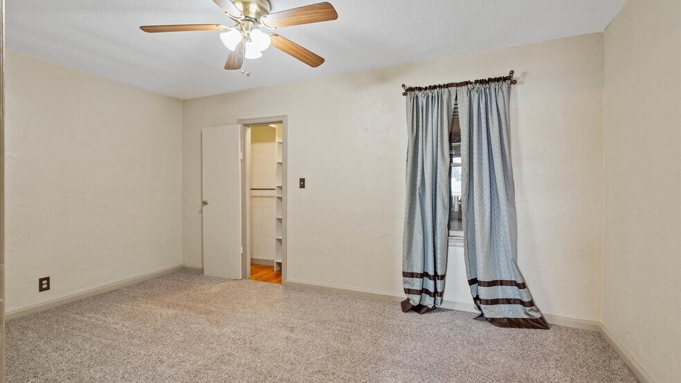 More Photos Of 13101-13109 E Blue Pky, Kansas City Freestanding For Sale