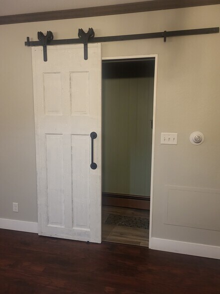 More Photos Of 541-549 Pine St, Burlington Storefront Retail Residential For Sale