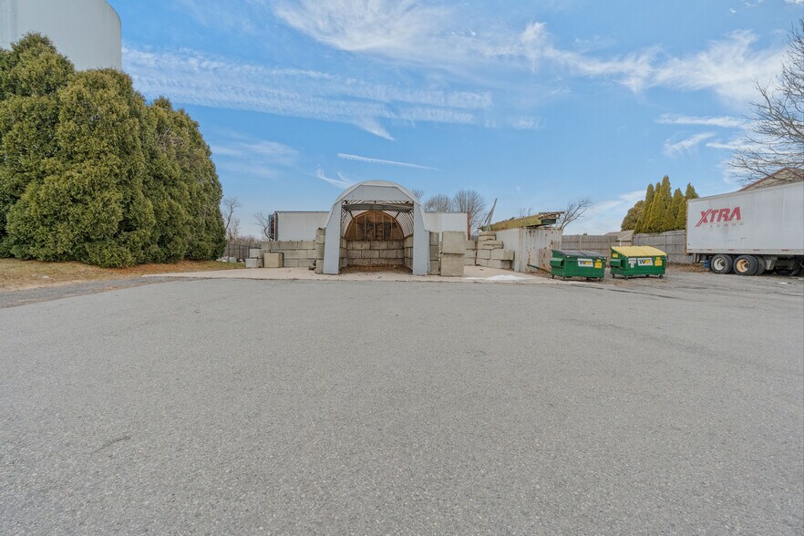 More Photos Of 1960 E Main Rd, Portsmouth Freestanding For Sale