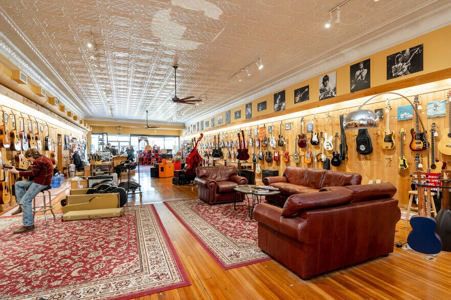 Primary Photo Of 1610 Bardstown Rd, Louisville Storefront For Sale