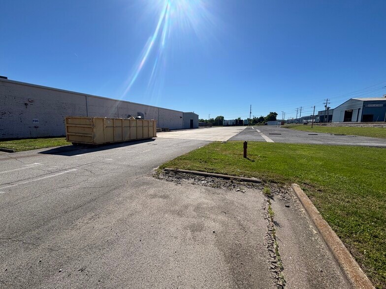 More Photos Of 1040 Higgs Rd, Lewisburg Warehouse For Lease