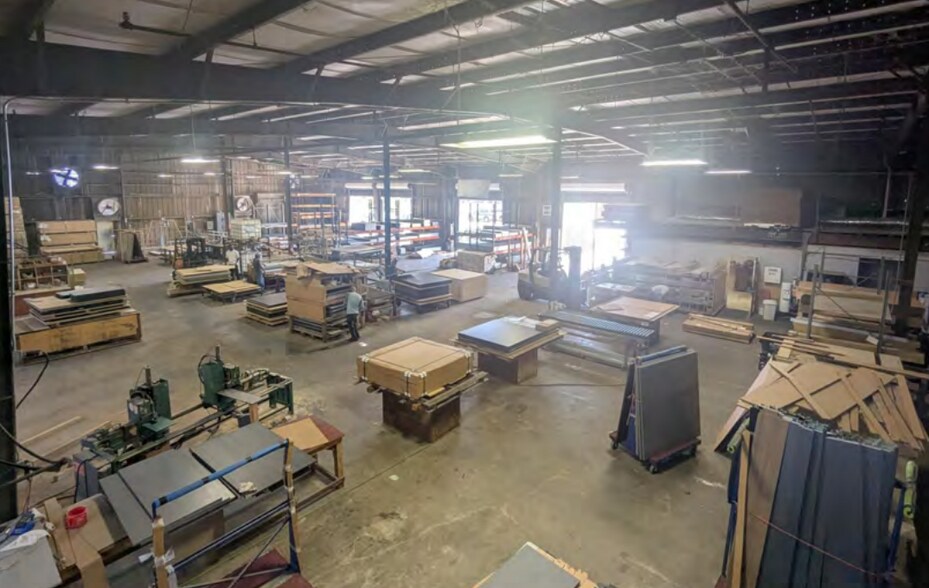 More Photos Of 7211 Anderson Rd, Tampa Warehouse For Lease