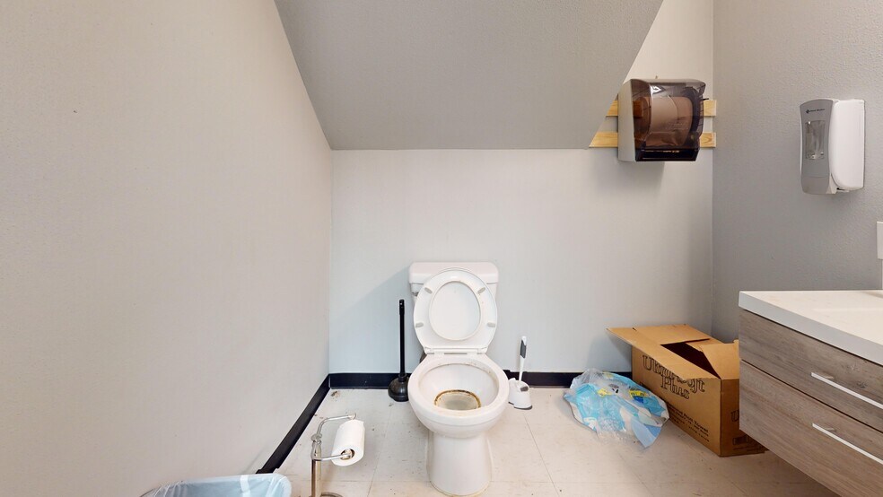 More Photos Of 516 S 1st Ave, Hillsboro Service For Lease