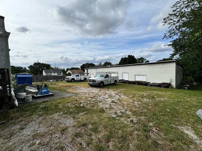 More Photos Of 5511 Magie St, Brooklyn Park Warehouse For Sale