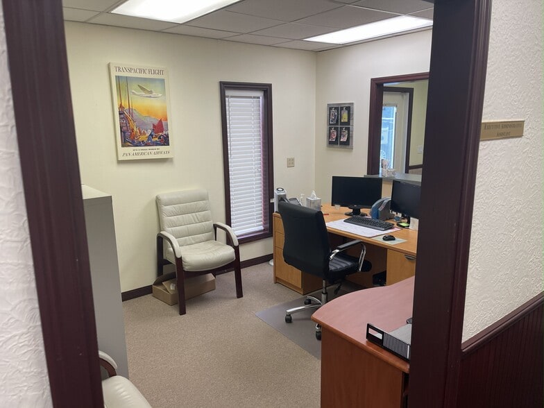 More Photos Of 2091 Dobbs Rd, Saint Augustine Flex For Sale