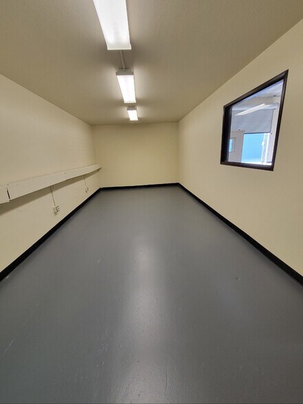 More Photos Of 245-261 E 157th St, Gardena Manufacturing For Sale