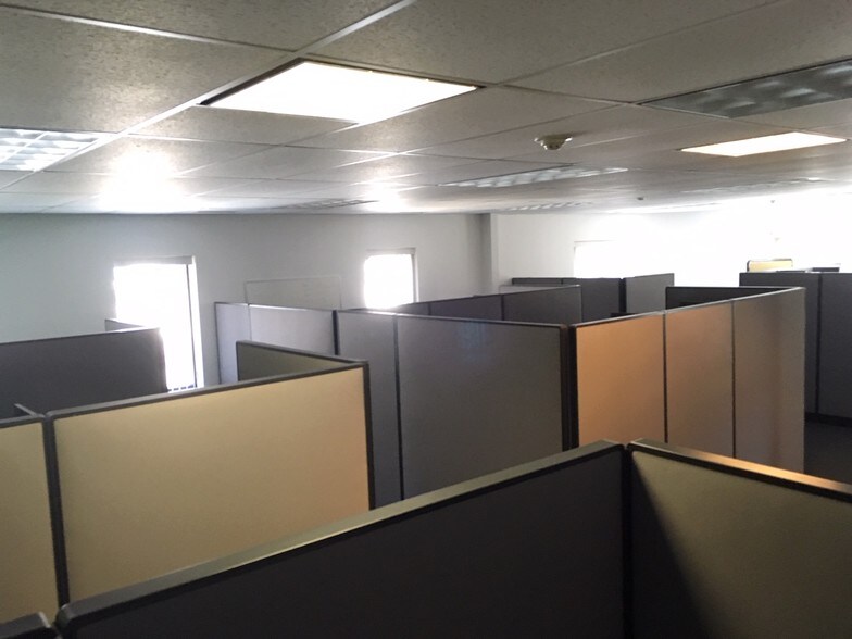 More Photos Of 7 Research Dr, Woodbridge Office For Sale