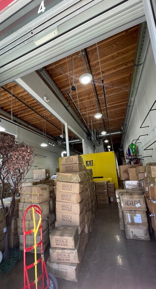 More Photos Of 921 Crocker St, Los Angeles Storefront Retail Office For Sale