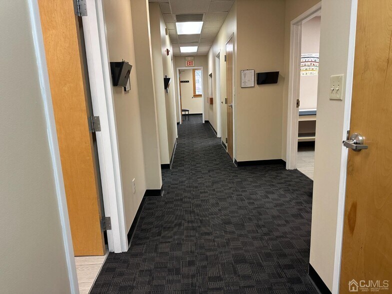 More Photos Of 1740 Oak Tree Rd, Edison Medical For Lease