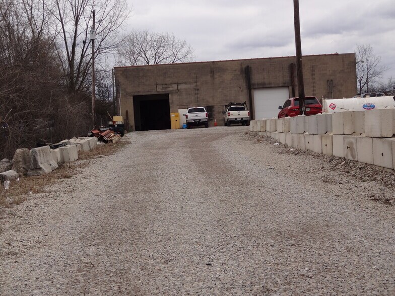 More Photos Of 1220 Bonham St, Columbus Industrial For Lease