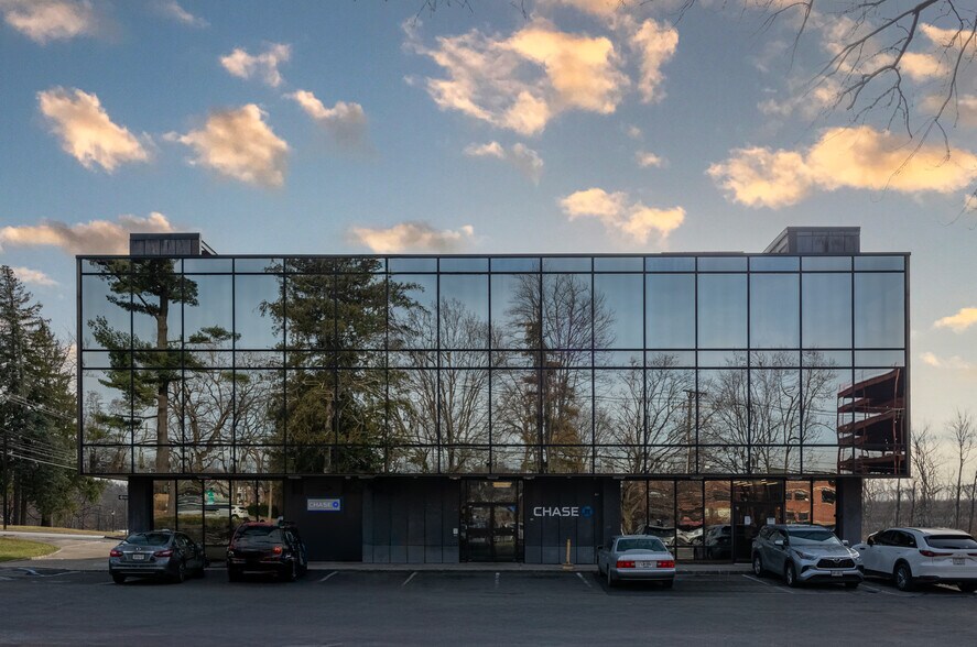 More Photos Of 501 Chestnut Ridge Rd, Spring Valley Office For Lease