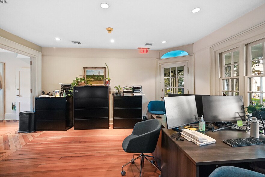 More Photos Of 413-415 Bedford Rd, Pleasantville Office For Lease