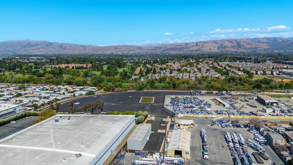 More Photos Of 1055 E Commercial Ct, San Jose Land For Lease