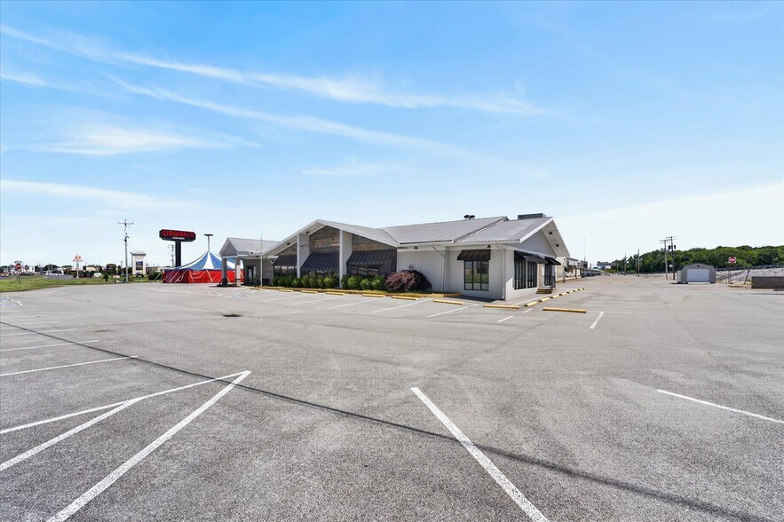 More Photos Of 4000 Fort Campbell Blvd, Hopkinsville Restaurant For Sale