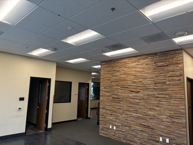 More Photos Of 3204 NW 38th Cir, Vancouver Distribution For Lease