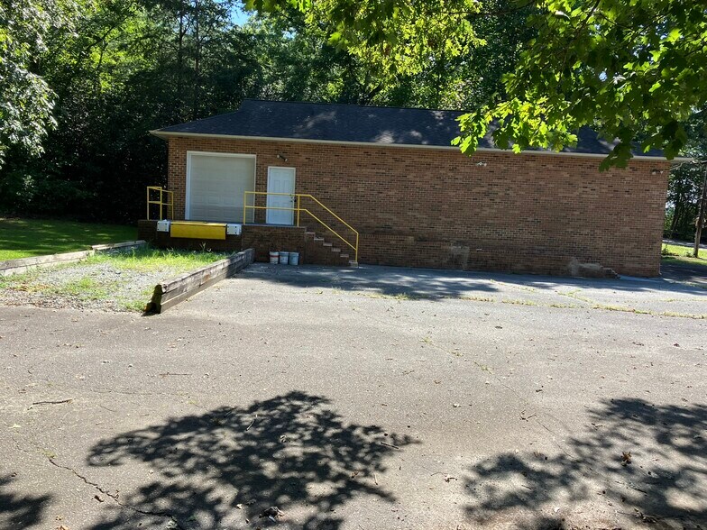 More Photos Of 151 Lee St, Forest City Light Distribution For Lease