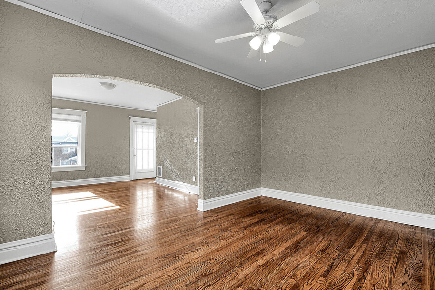 More Photos Of 5027 Chippewa St, Saint Louis Multifamily For Sale