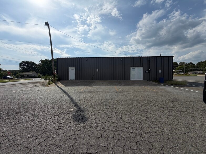 More Photos Of 219 S 2nd St, Cabot Auto Repair For Lease