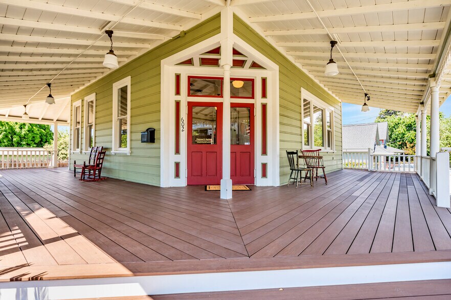 More Photos Of 602 W K St, Benicia Freestanding For Sale