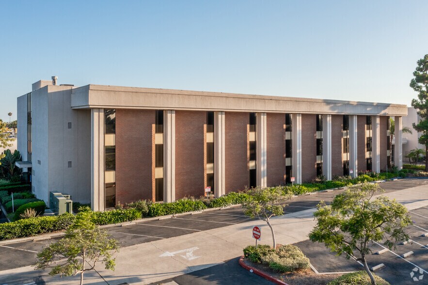 More Photos Of 11100 Warner Ave, Fountain Valley Coworking Space