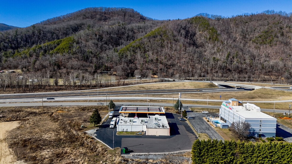 More Photos Of 2004 Temple Hill Rd, Erwin Restaurant For Lease